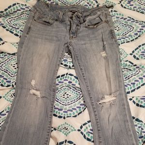American Eagle Distressed Capris